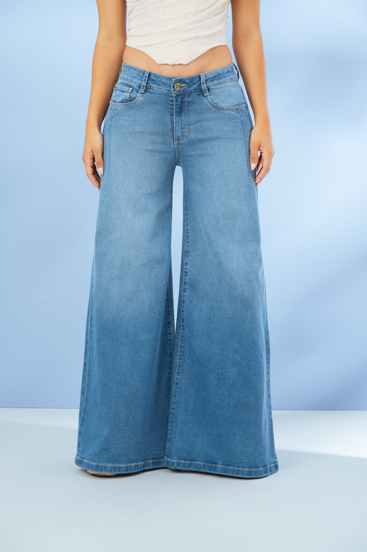 MOMFLARE AZUL CLARO REF. 1324 - Detalle frontal