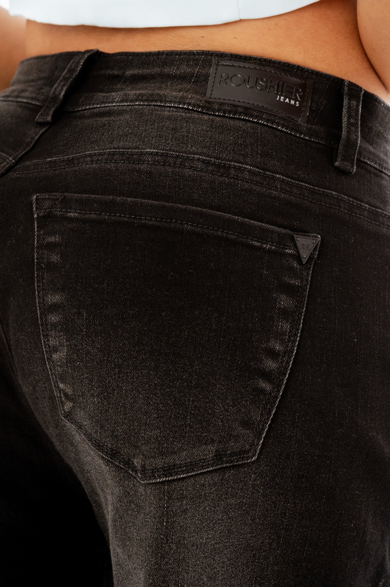 BERMUDA CARGO GRIS REF. 1325 - Detalle bolsillo ROUSHIER