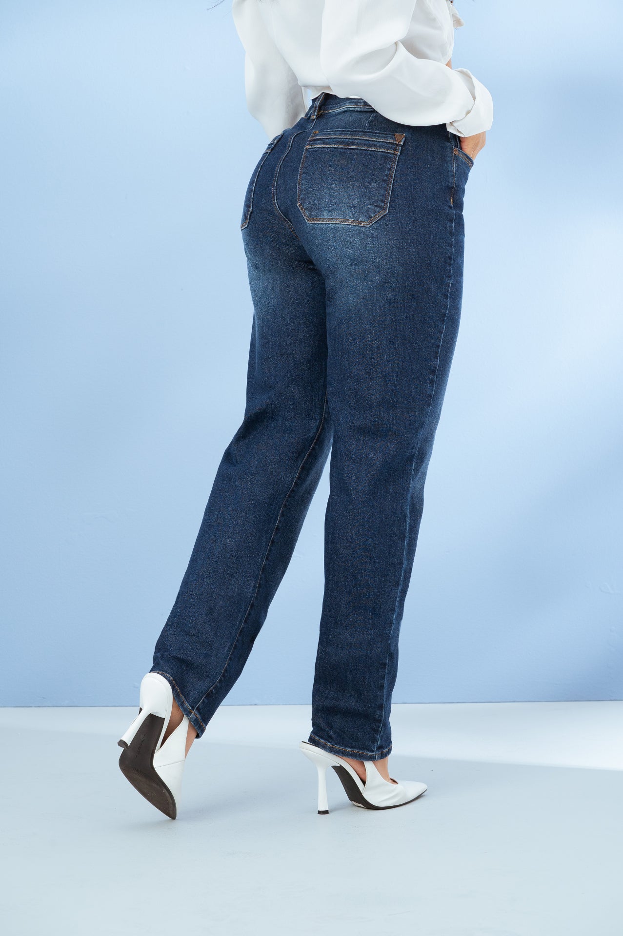 MOMFIT AZUL OSCURO REF. 1327 - Detalle trasero lateral