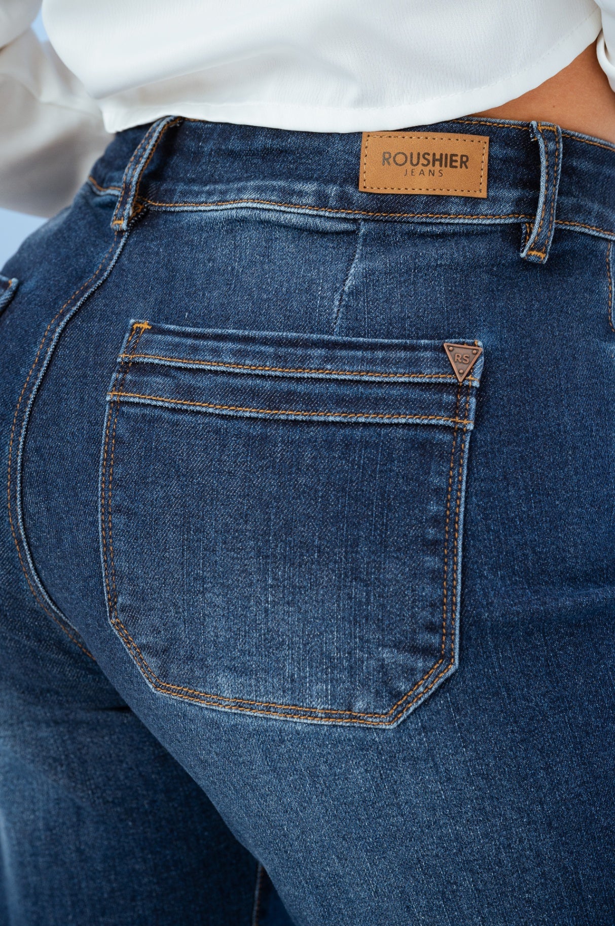 MOMFIT AZUL OSCURO REF. 1327 - Detalle bolsillo ROUSHIER